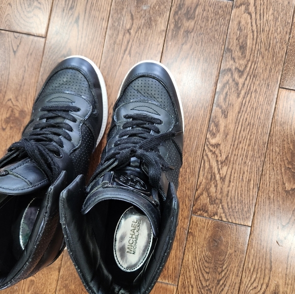 Michael Kors WEDGE Shoes - Picture 10 of 16